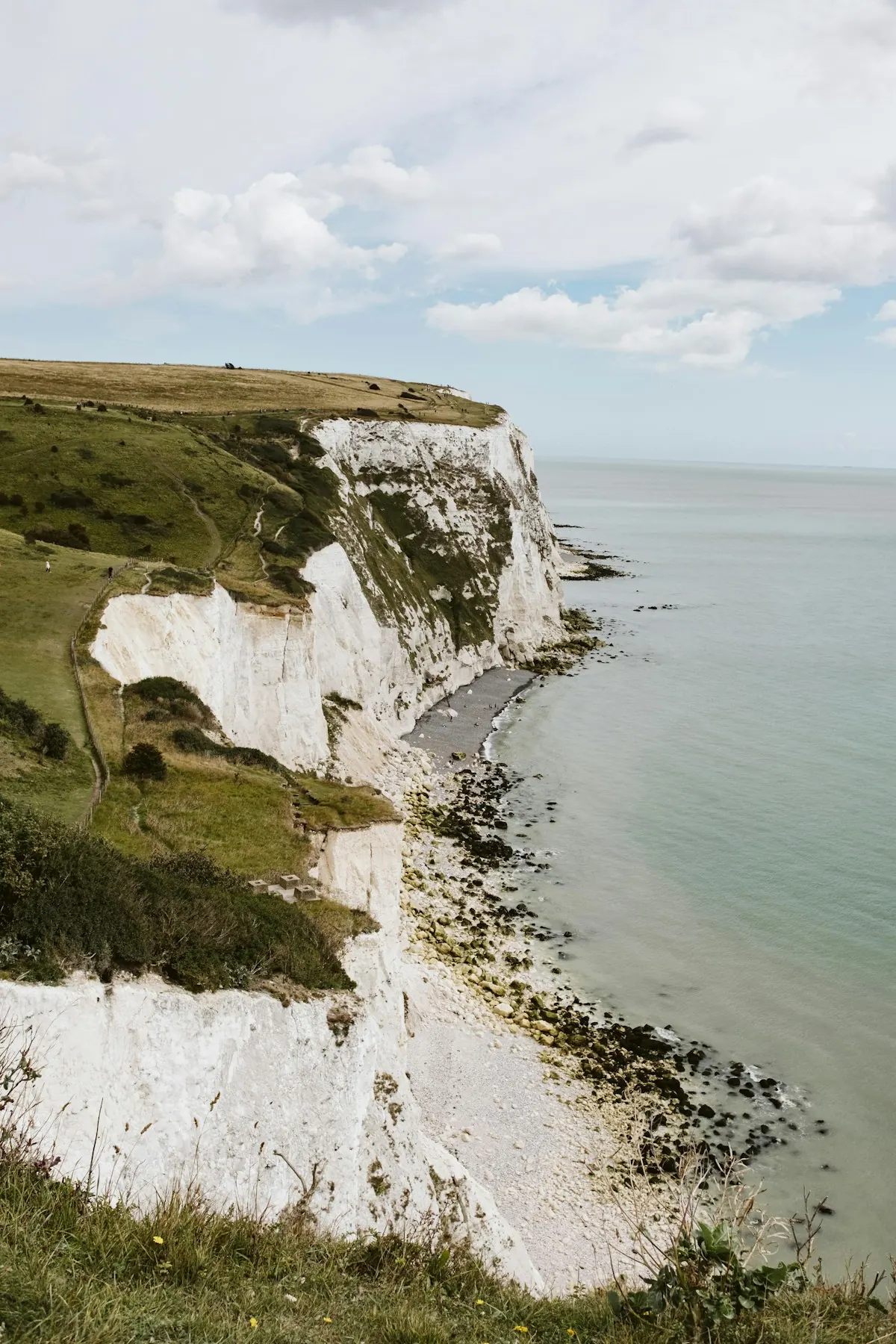 A green cliff above the sea